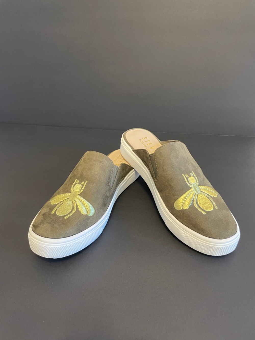 Steve Madden “Steven Natural Comfort Lora” Embroidered Olive Green Sneaker Mule